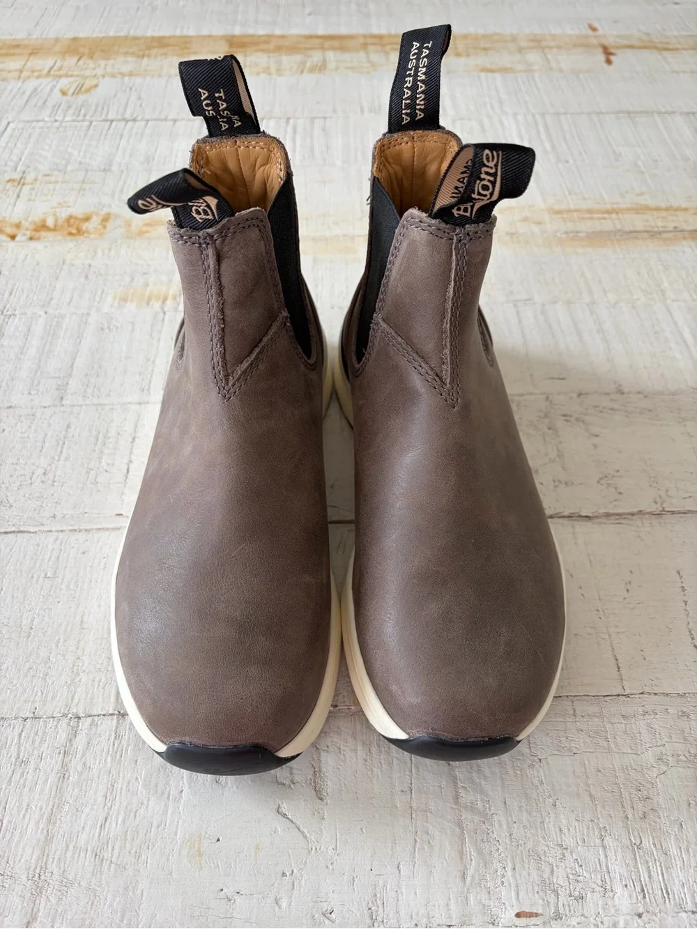 Blundstone Chelsea Sneaker Boots NWOT Big Kids size 3 Leather Pull On Dark Taupe